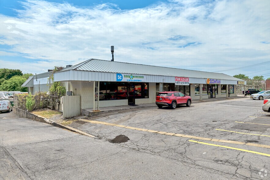 1945 E Ridge Rd, Rochester, NY à louer - Photo du bâtiment - Image 3 de 8
