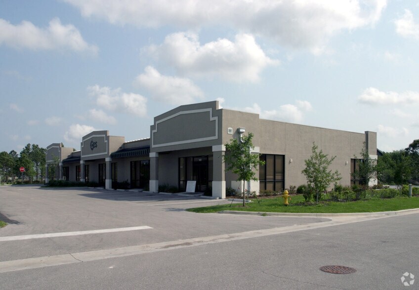 8961 Daniels Center Dr, Fort Myers, FL à vendre - Photo du bâtiment - Image 2 de 10