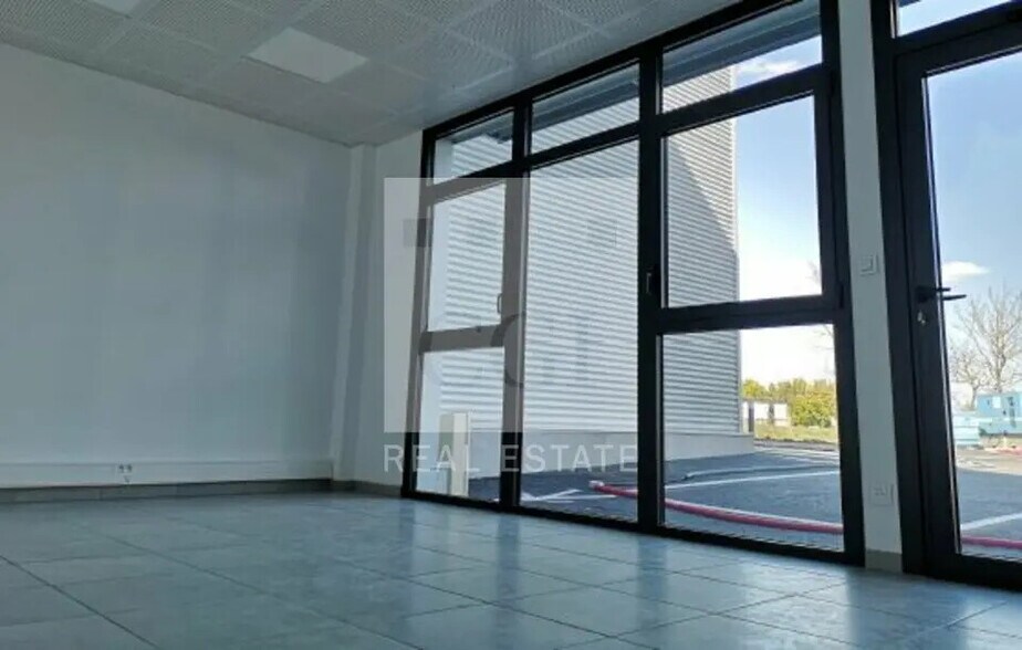 Bureau dans Genas à louer - Photo intérieure - Image 3 de 12