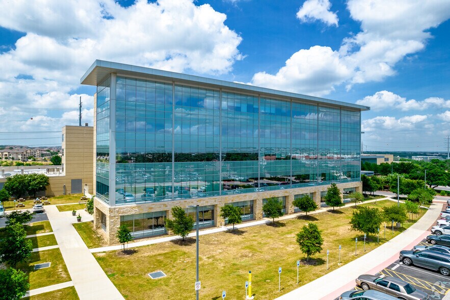 1139 E Sonterra Blvd, San Antonio, TX à louer - Photo du bâtiment - Image 1 de 4