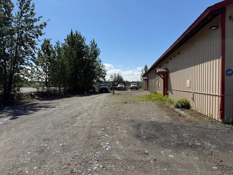 276 E Danna Ave, Wasilla, AK à vendre - Photo du bâtiment - Image 2 de 11