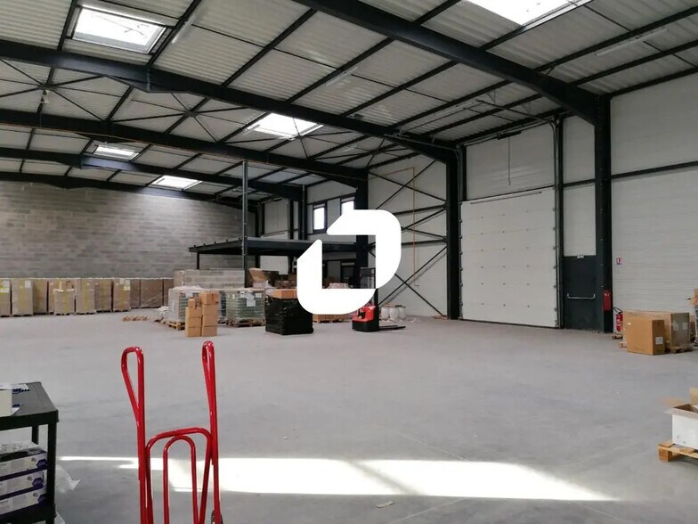 Bureau dans Saint-Priest à louer - Photo du bâtiment - Image 3 de 20