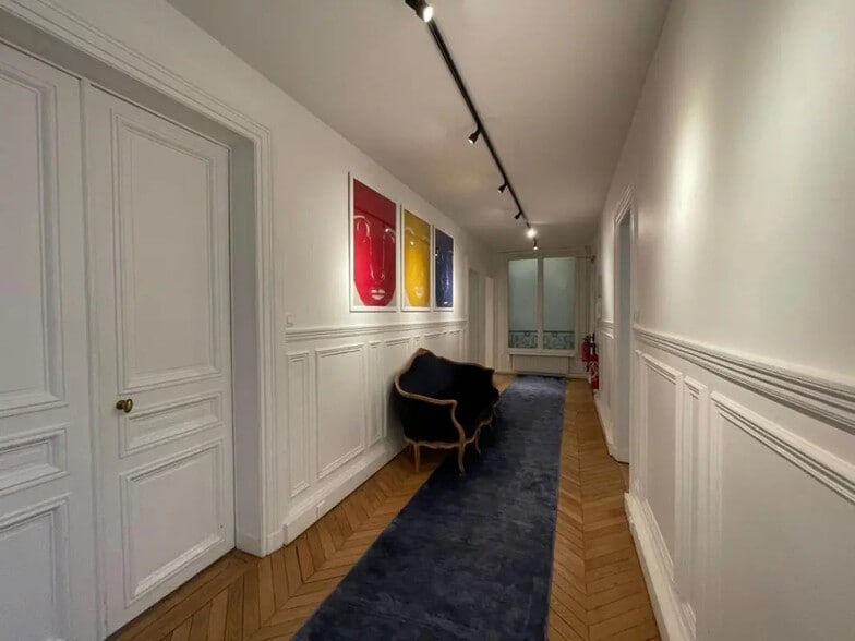 10 Rue Marbeuf, Paris for lease - Building Photo - Image 3 of 11