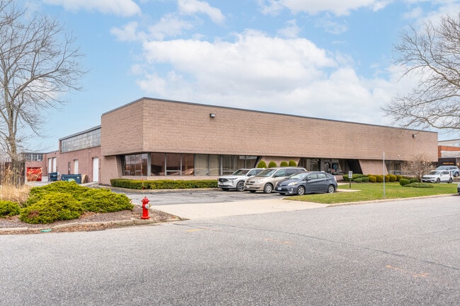 Plus de détails pour 25-33 Dubon Ct, Farmingdale, NY - Industriel à louer