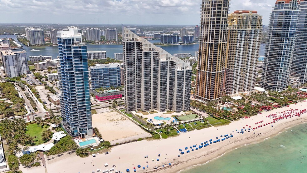 17550 Collins Ave, North Miami Beach, FL à vendre - Photo du bâtiment - Image 3 de 10