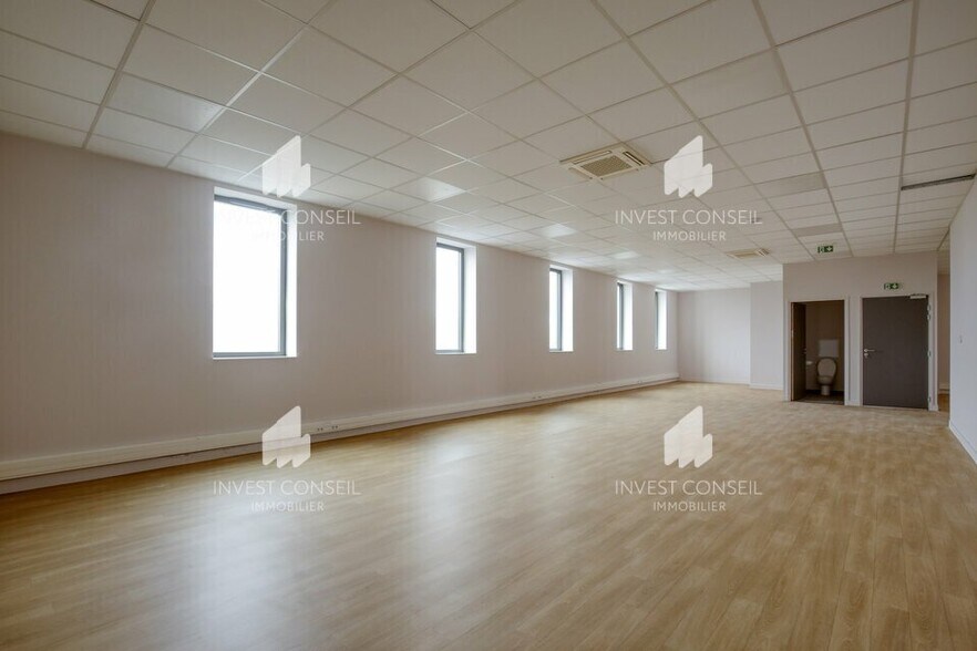 Flex in Persan for sale - Interior Photo - Image 3 of 8