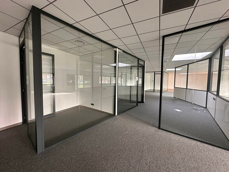 Office in ILLKIRCH-GRAFFENSTADEN for lease - Interior Photo - Image 3 of 5