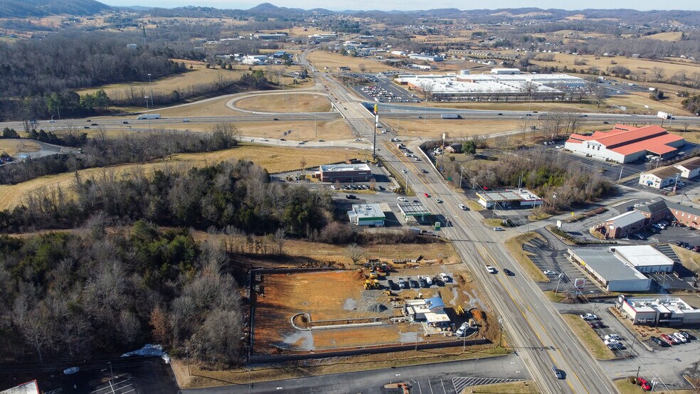 5026 Bobby Hicks Hwy, Johnson City, TN à louer - Photo du bâtiment - Image 2 de 10