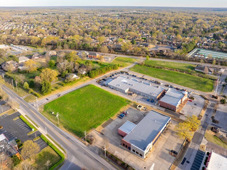 Macon Rd, Cordova, TN à vendre - Photo du bâtiment - Image 2 de 13