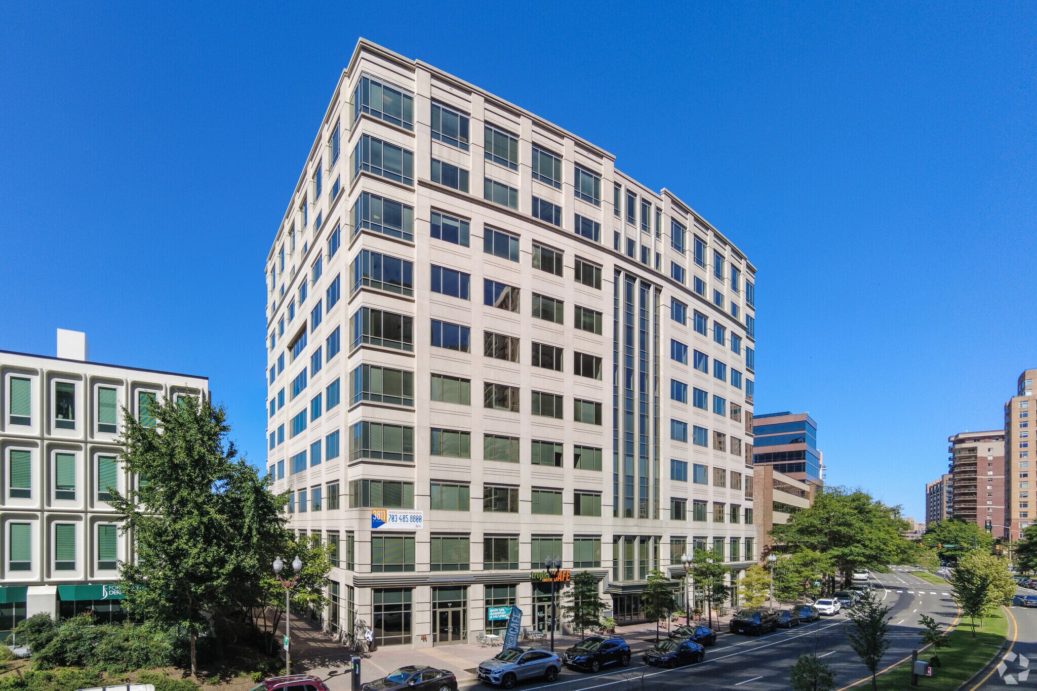 3811 N Fairfax Dr, Arlington, VA à louer Photo du bâtiment- Image 1 de 5