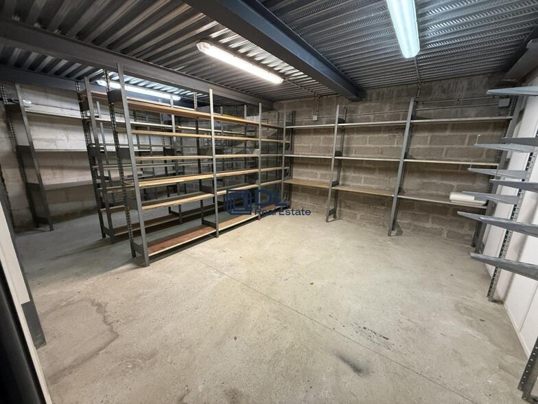Industrial in Igny for lease - Interior Photo - Image 3 of 12