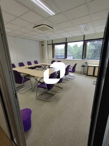 Office in Saclay for lease - Interior Photo - Image 1 of 10