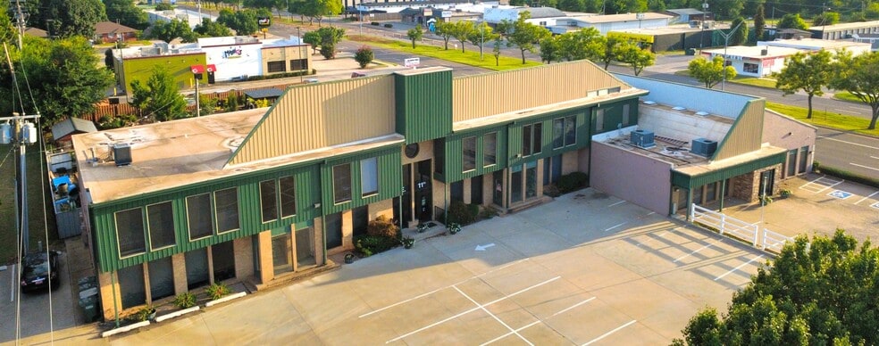 2 E 11th St, Edmond, OK for sale - Building Photo - Image 3 of 16
