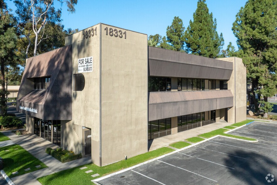 18331 Gridley Rd, Cerritos, CA à vendre - Photo du bâtiment - Image 2 de 4