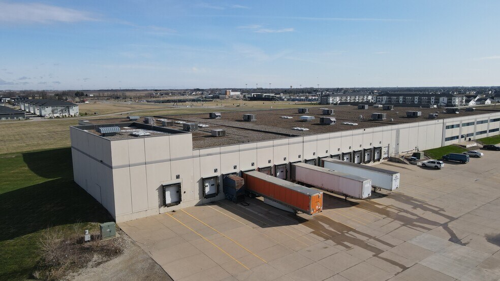 250 NW 10th St, Waukee, IA à vendre - Photo du bâtiment - Image 2 de 12
