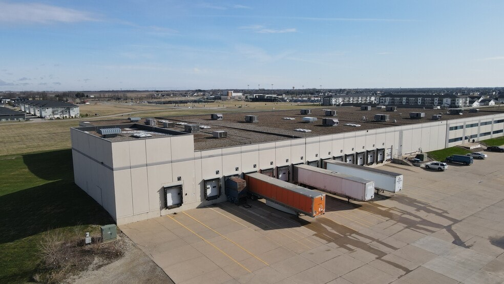 250 NW 10th St, Waukee, IA à vendre - Photo du bâtiment - Image 2 de 12