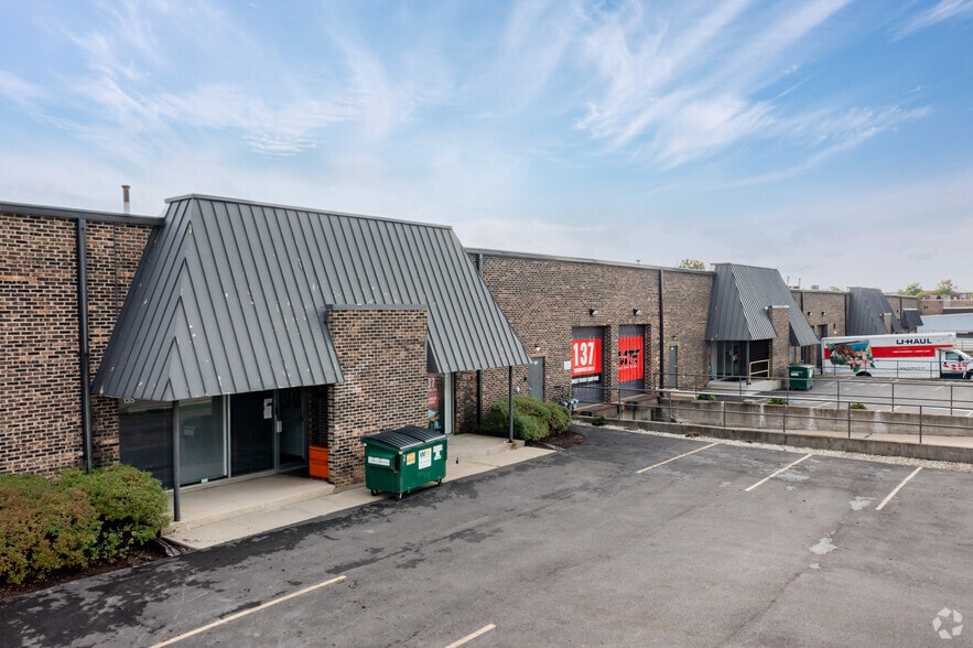 120-157 Eisenhower Ln N, Lombard, IL for lease - Building Photo - Image 3 of 11