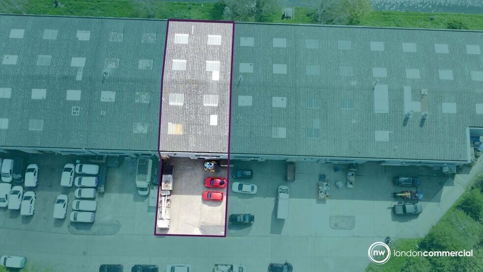 Hythe Rd, Londres à louer - Photo du bâtiment - Image 2 de 3