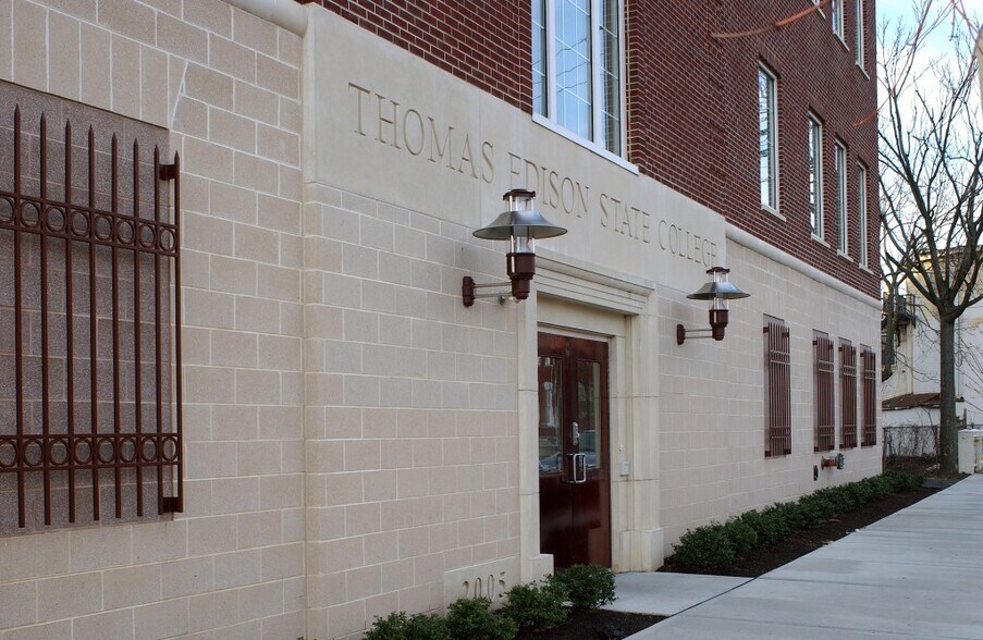 221 W Hanover St, Trenton, NJ for lease - Building Photo - Image 2 of 4