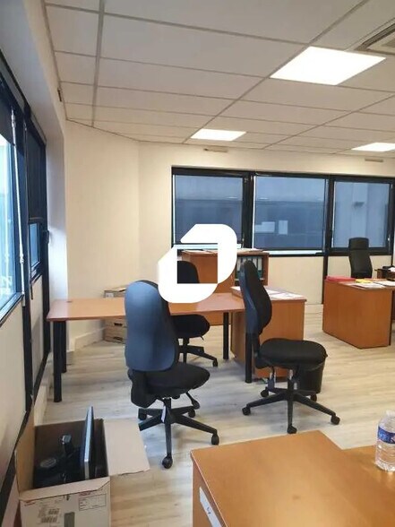 Office in Vitry-sur-Seine for lease - Interior Photo - Image 3 of 9