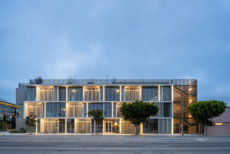 3000 Crenshaw Blvd, Los Angeles, CA à louer - Photo du bâtiment - Image 3 de 5