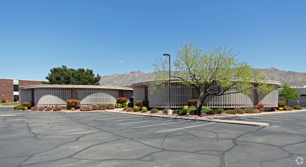 4120 Rio Bravo Dr, El Paso, TX à louer - Photo du bâtiment - Image 2 de 7