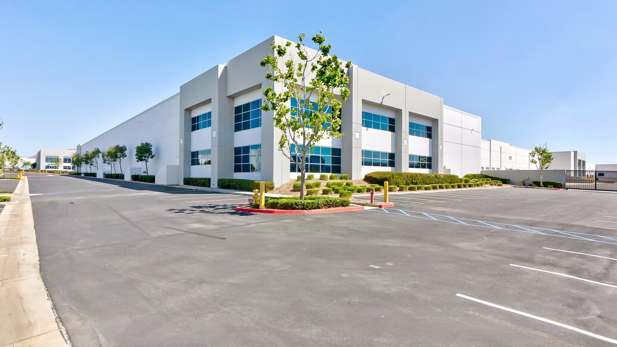 6335 Sycamore Canyon Blvd, Riverside, CA à louer Photo du bâtiment- Image 1 de 1