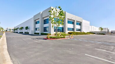 6335 Sycamore Canyon Blvd, Riverside, CA à louer Photo du bâtiment- Image 1 de 1