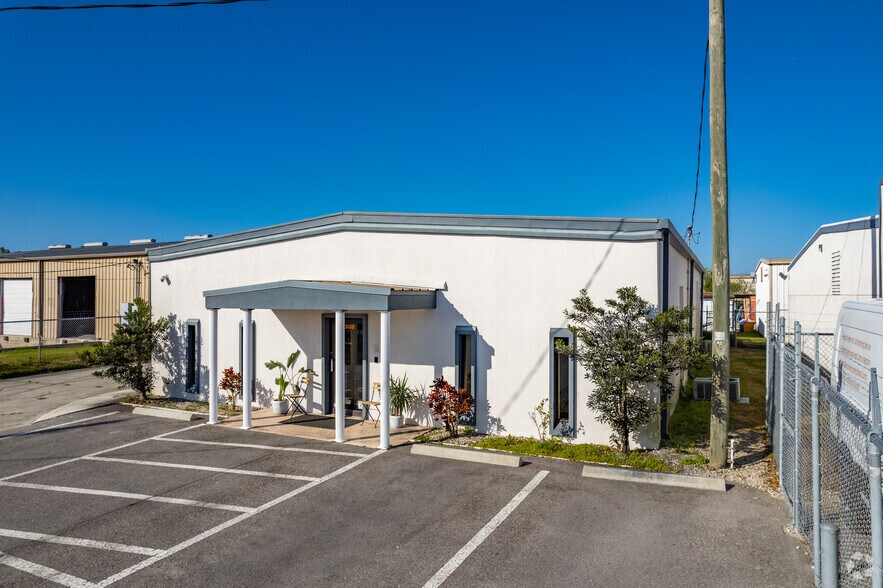 7808 Depot Ln, Tampa, FL à vendre - Photo du bâtiment - Image 2 de 13