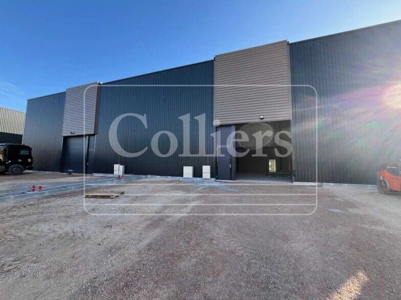 Flex dans Venelles à louer - Photo du bâtiment - Image 1 de 9