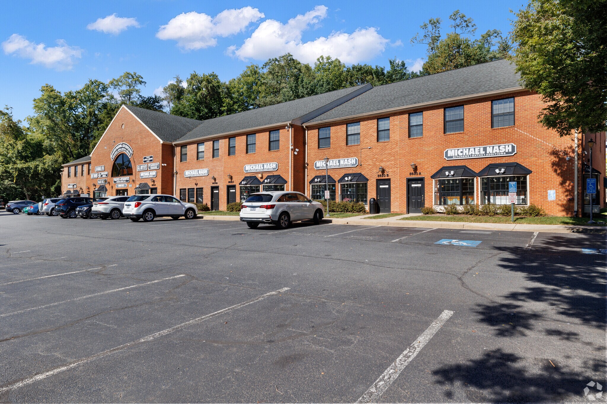 8626-8630 Lee Hwy, Fairfax, VA à louer Photo du bâtiment- Image 1 de 18