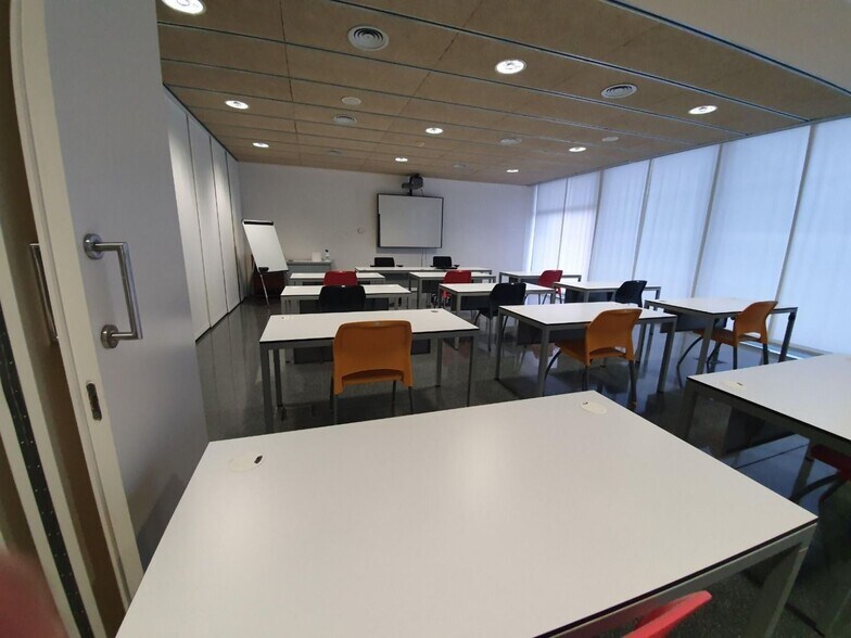 Office in La Rinconada for lease - Building Photo - Image 1 of 14