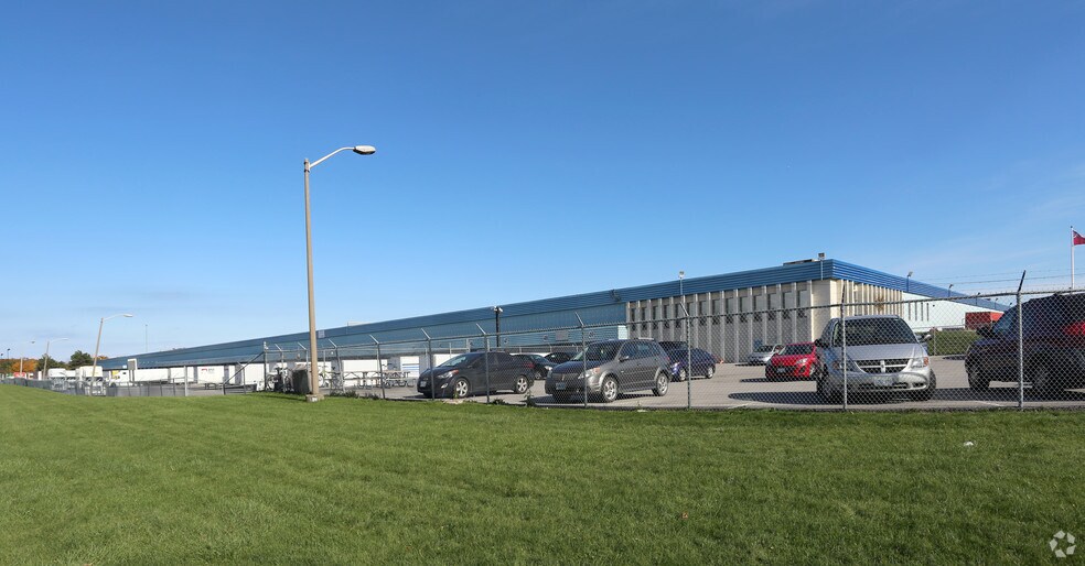 8 Burford Rd, Hamilton, ON à louer - Photo du bâtiment - Image 3 de 3