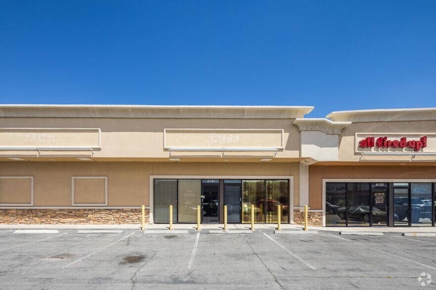 1651 E Sunset Rd, Las Vegas, NV à louer - Photo du bâtiment - Image 3 de 4