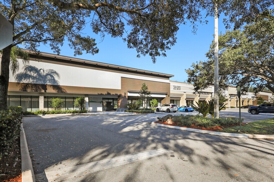 19575-19635 State Road 7, Boca Raton, FL à louer - Photo du bâtiment - Image 3 de 26