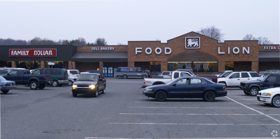 401 S Main St, Sparta, NC for lease - Building Photo - Image 3 of 7