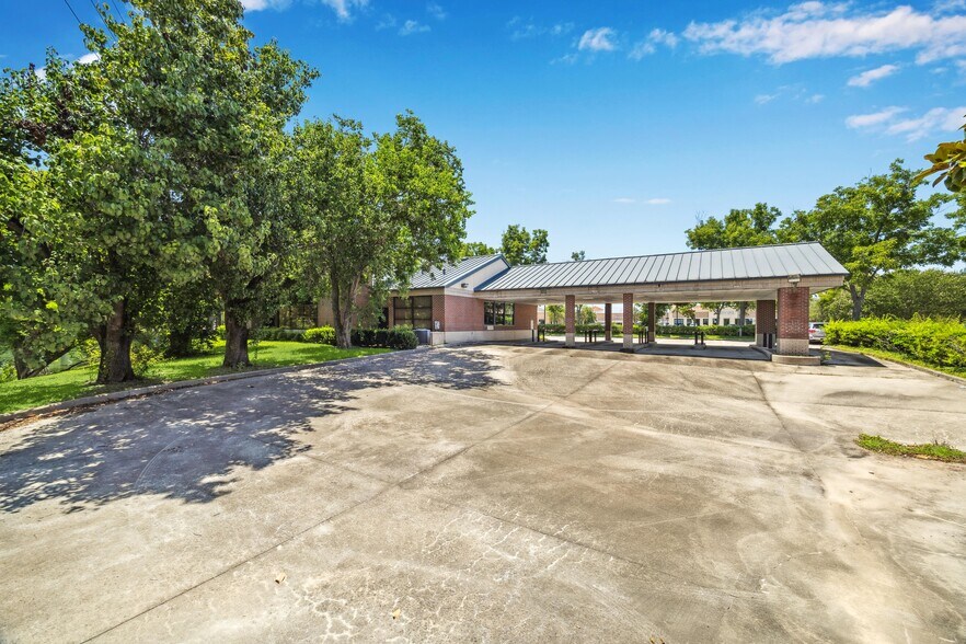 2455 Highway 6, Sugar Land, TX à louer - Photo du bâtiment - Image 3 de 10
