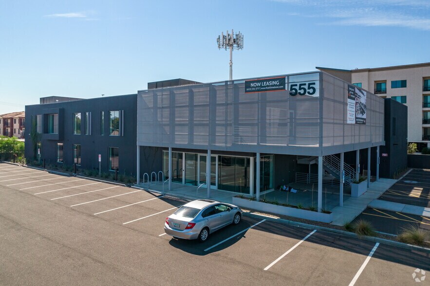 555 W Turney Ave, Phoenix, AZ à louer - Photo du bâtiment - Image 2 de 21