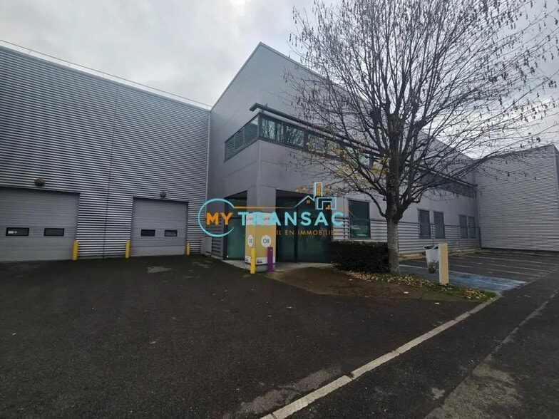 Flex in Ivry-sur-Seine for lease - Building Photo - Image 1 of 5