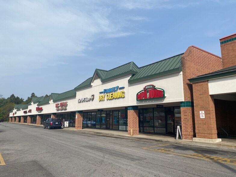8150-8258 Rockville Rd, Indianapolis, IN à louer - Photo du bâtiment - Image 2 de 8