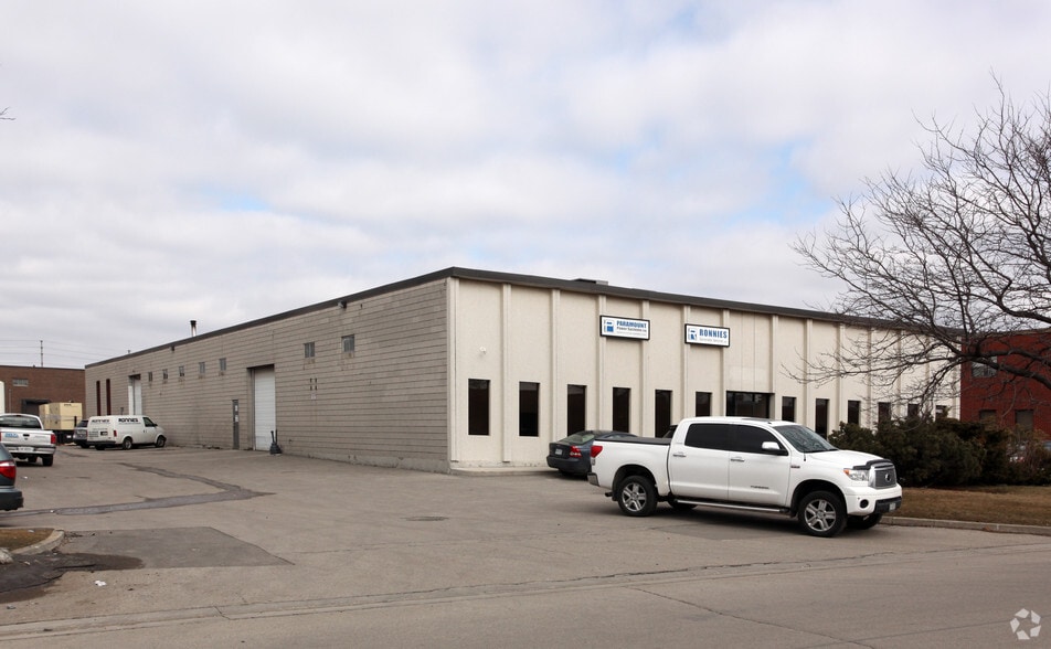 2423 Anson Dr, Mississauga, ON for lease - Primary Photo - Image 1 of 3