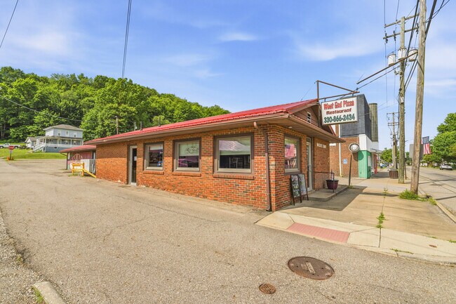 More details for 130 W Lisbon St, Waynesburg, OH - Retail for Sale