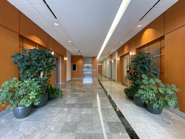 70 E 91st St, Indianapolis, IN for lease - Lobby - Image 2 of 4