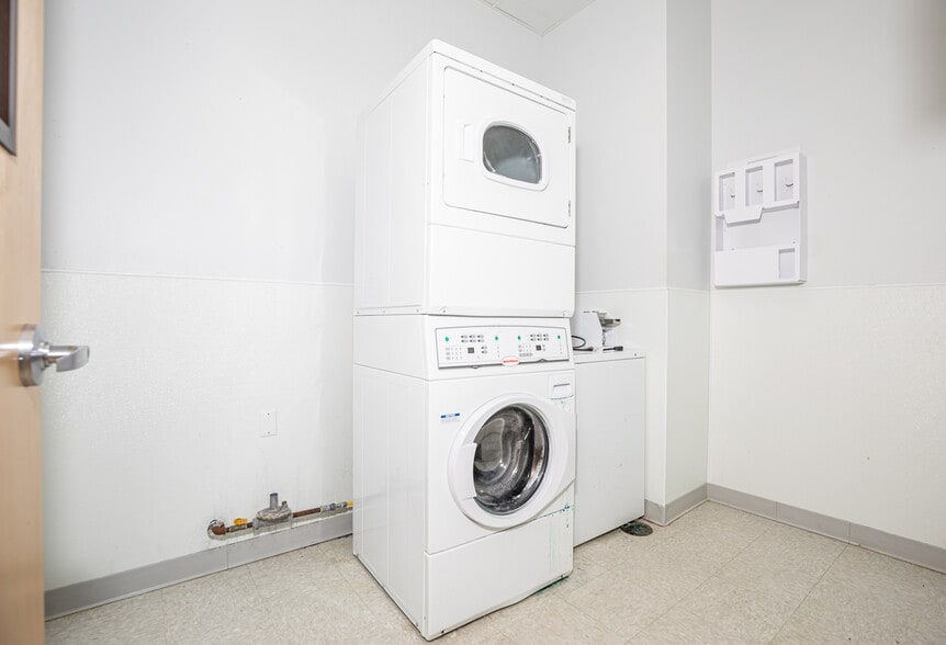 998 Corporate Blvd, Aurora, IL for sale - Interior Photo - Image 2 of 34