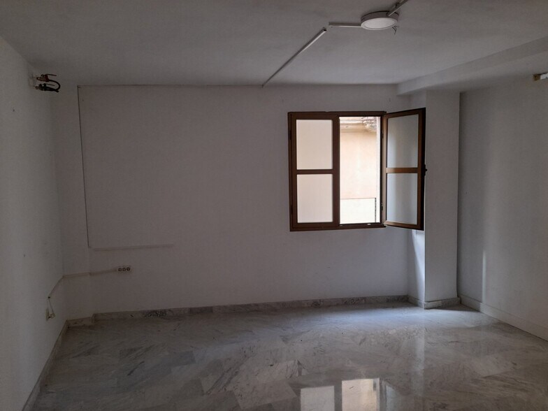 Bureau dans Cáceres, Cáceres à louer - Photo du bâtiment - Image 2 de 5