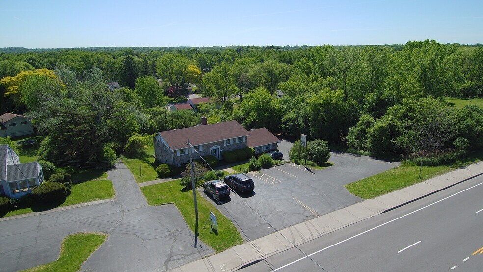 2468 E Henrietta Rd, Rochester, NY à vendre - Photo du bâtiment - Image 3 de 6