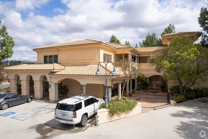 28040 Dorothy Dr, Agoura Hills, CA for sale - Primary Photo - Image 1 of 105