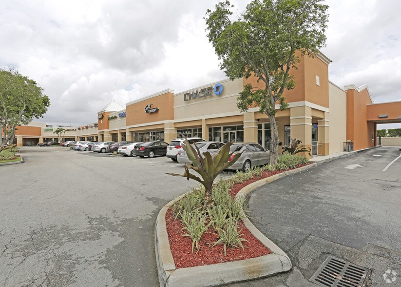 16205 N Kendall Dr, Miami, FL for lease - Primary Photo - Image 1 of 8