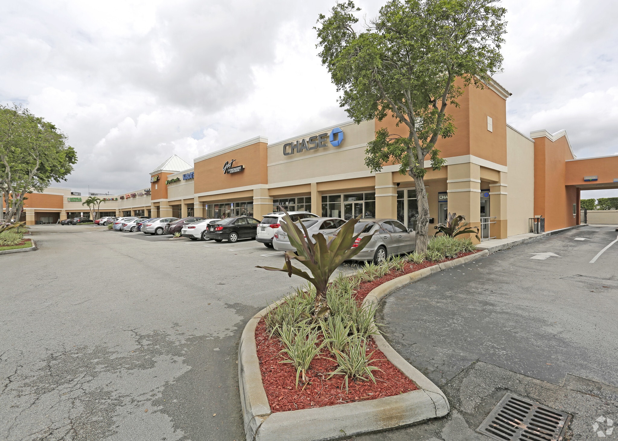 16205 N Kendall Dr, Miami, FL for lease Primary Photo- Image 1 of 9
