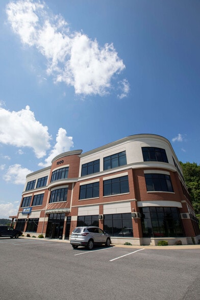 1000 Jerry Dove Rd, Bridgeport, WV for lease - Building Photo - Image 2 of 25